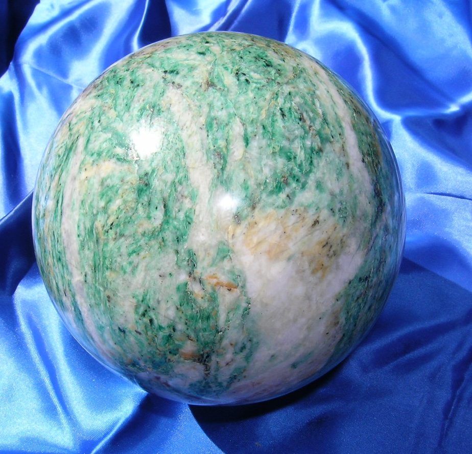 Mariposite sphere